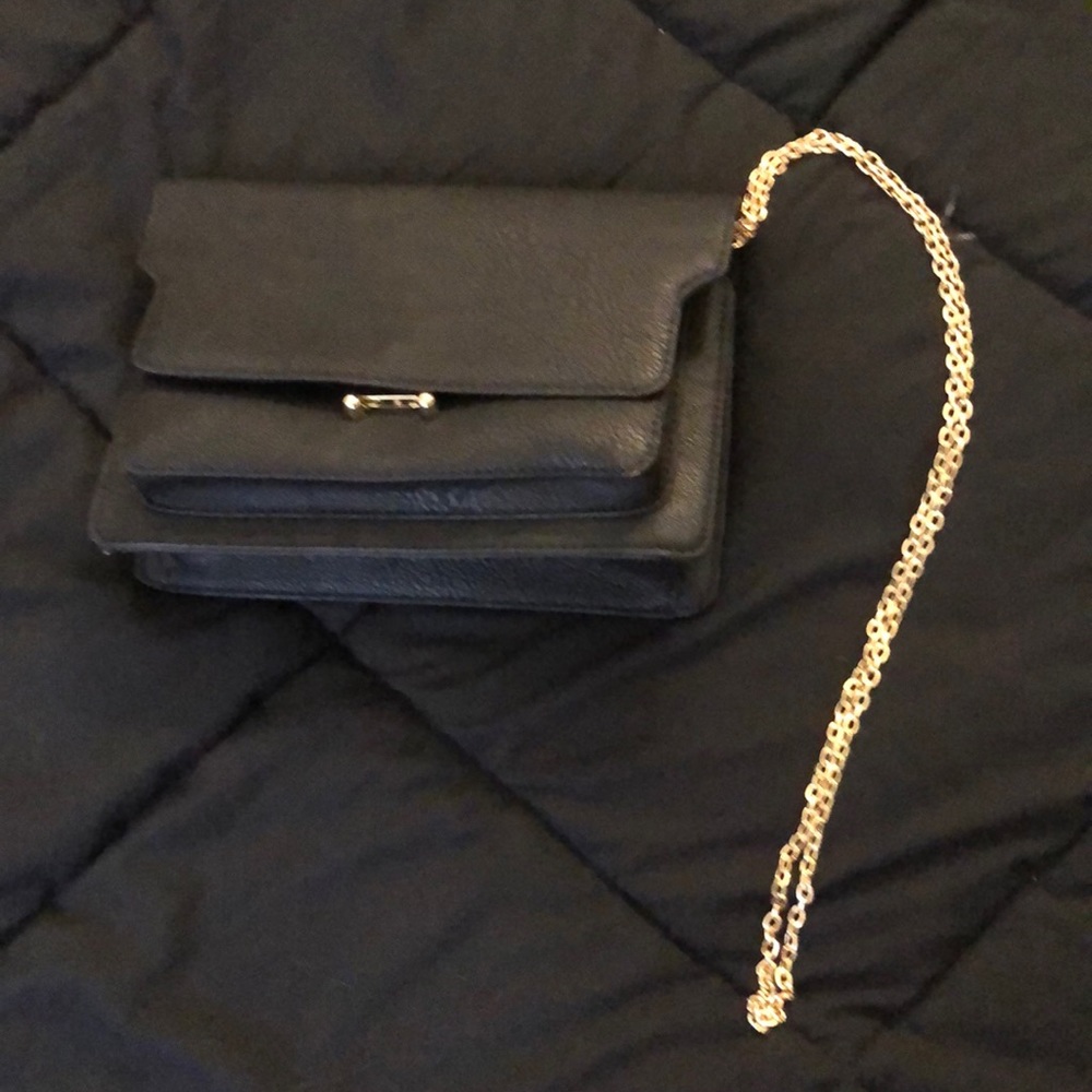 Black purse w/ gold chain